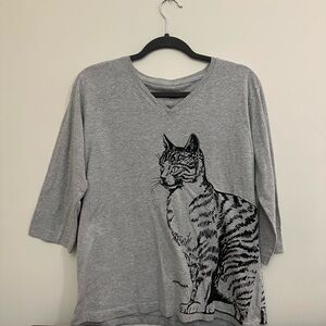 Chic Gray Cat Graphic Tee